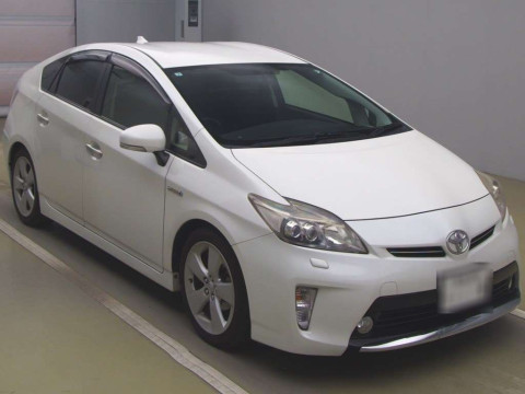 2013 Toyota Prius ZVW30[2]