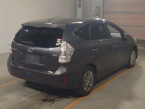 2013 Toyota Prius alpha ZVW40W[1]