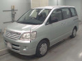 2003 Toyota Noah