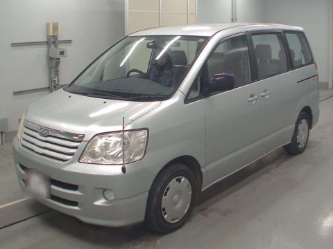 2003 Toyota Noah AZR60G[0]