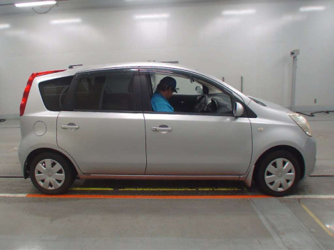 2011 Nissan Note E11[2]