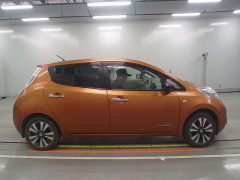 2016 Nissan Leaf AZE0[2]