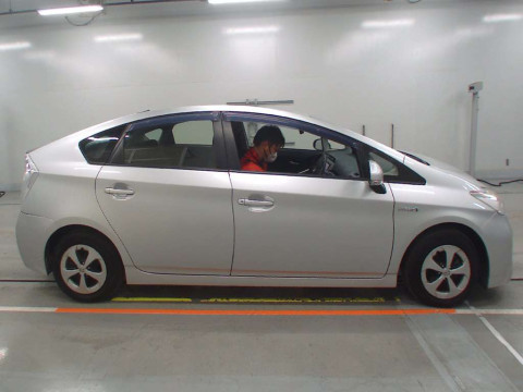 2013 Toyota Prius ZVW30[2]