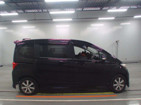 2011 Honda Freed GB3[2]