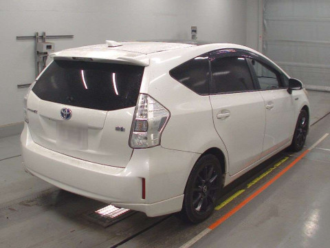 2011 Toyota Prius alpha ZVW41W[1]