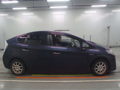 2011 Toyota Prius ZVW30[2]