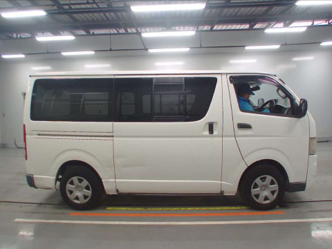 2004 Toyota Hiace Van KDH200V[2]