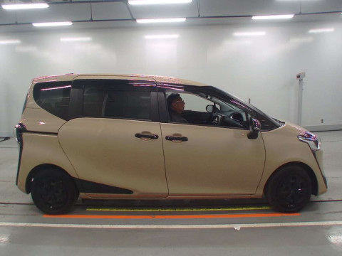 2021 Toyota Sienta NHP170G[2]