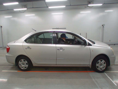 2004 Toyota Premio ZZT240[2]