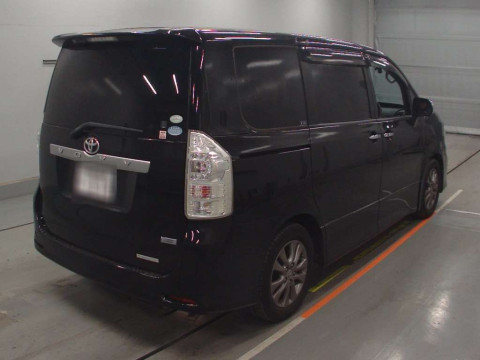 2011 Toyota Voxy ZRR70W[1]