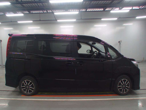 2015 Toyota Noah ZRR85W[2]