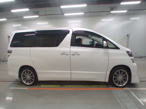 2013 Toyota Vellfire ANH20W[2]