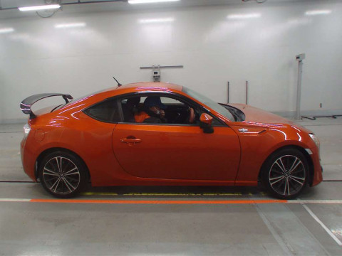 2012 Toyota 86 ZN6[2]