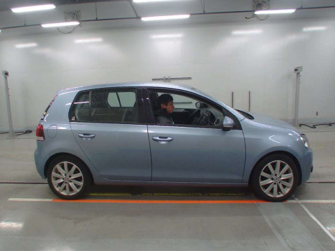 2010 Volkswagen Golf 1KCAV[2]