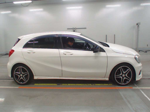 2013 Mercedes Benz A-Class 176042[2]