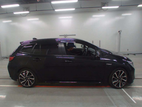 2019 Toyota Corolla Touring Wagon ZWE214W[2]