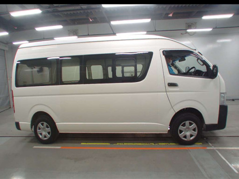 2014 Toyota Regiusace Van TRH226K[2]