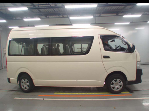 2013 Toyota Hiace Commuter TRH228B[2]