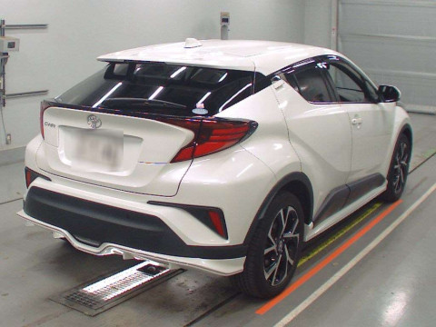 2020 Toyota C-HR NGX10[1]