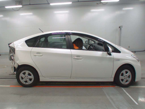 2010 Toyota Prius ZVW30[2]