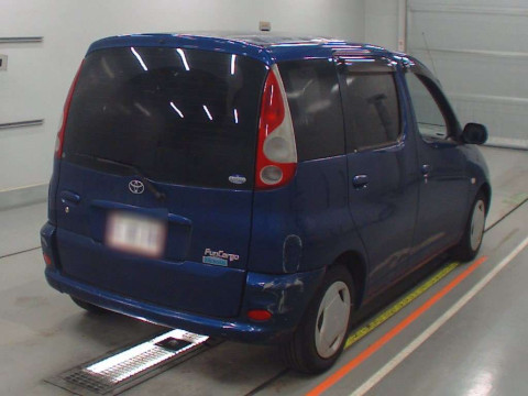 2002 Toyota Fun Cargo NCP20[1]