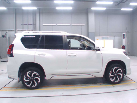 2020 Toyota Land Cruiser Prado TRJ150W[2]