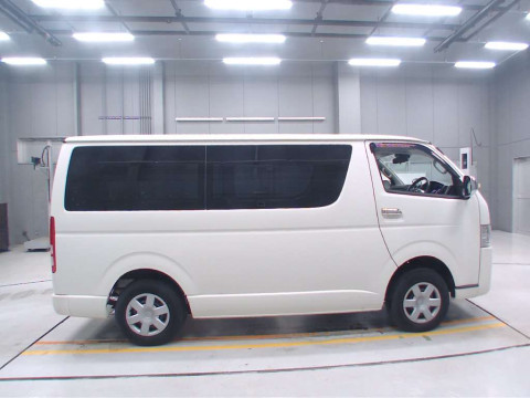 2019 Toyota Hiace Van GDH206V[2]