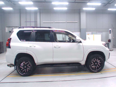 2020 Toyota Land Cruiser Prado TRJ150W[2]