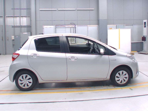 2019 Toyota Vitz NHP130[2]