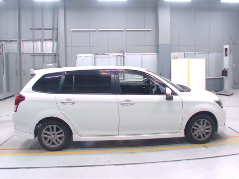 2014 Toyota Corolla Fielder NZE161G[2]