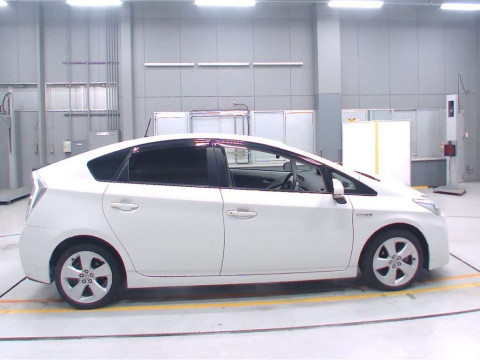 2011 Toyota Prius ZVW30[2]