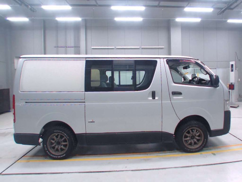 2005 Toyota Hiace Van KDH205V[2]