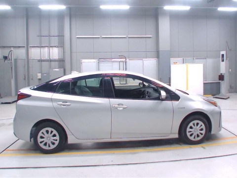 2019 Toyota Prius ZVW55[2]