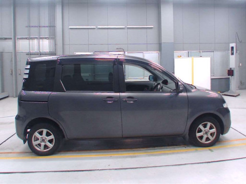 2008 Toyota Sienta NCP81G[2]