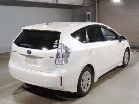 2014 Toyota Prius alpha ZVW40W[1]