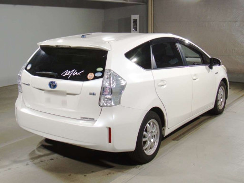 2013 Toyota Prius alpha ZVW40W[1]