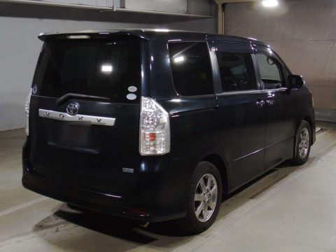 2010 Toyota Voxy ZRR70W[1]