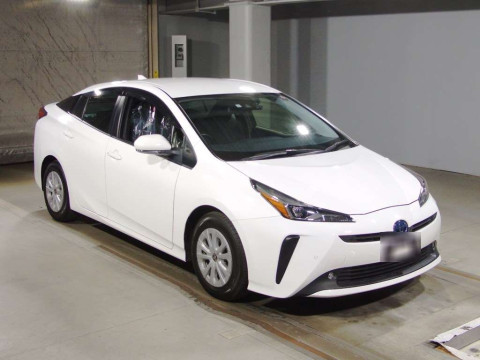 2021 Toyota Prius ZVW55[2]