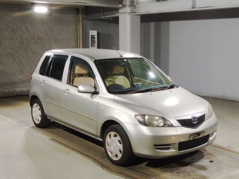 2004 Mazda Demio DY3W[2]