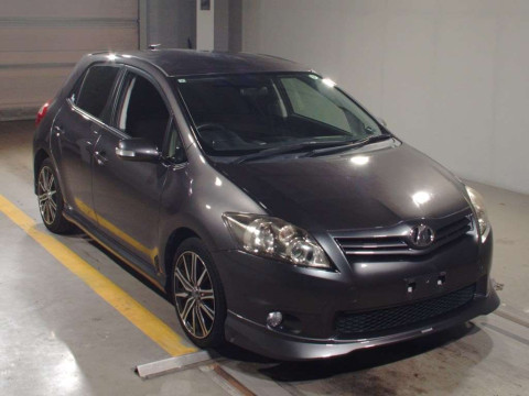 2011 Toyota Auris ZRE152H[2]