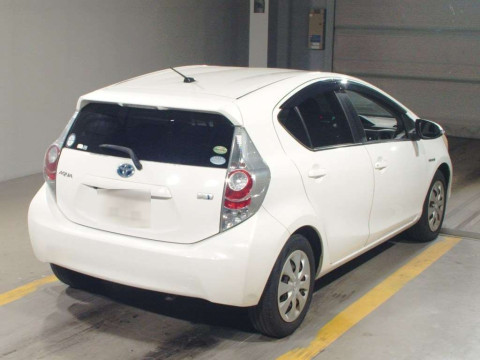 2012 Toyota Aqua NHP10[1]