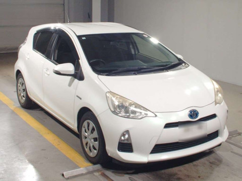 2012 Toyota Aqua NHP10[2]