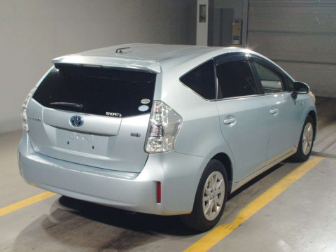 2011 Toyota Prius alpha ZVW40W[1]