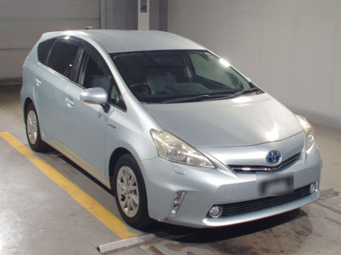 2011 Toyota Prius alpha ZVW40W[2]