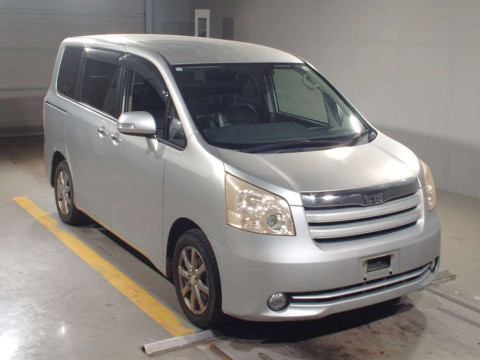 2009 Toyota Noah ZRR70G[2]