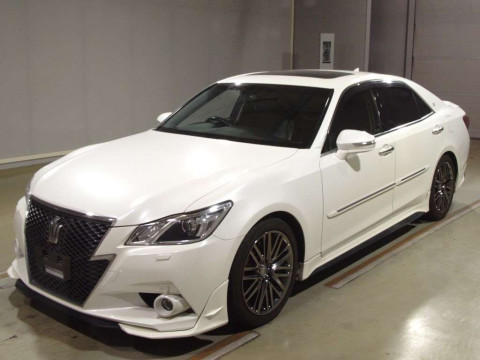 2013 Toyota Crown GRS214[0]