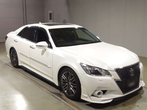 2013 Toyota Crown GRS214[2]