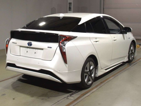 2016 Toyota Prius ZVW51[1]