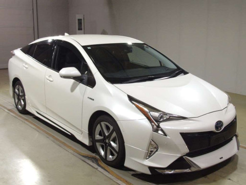 2016 Toyota Prius ZVW51[2]