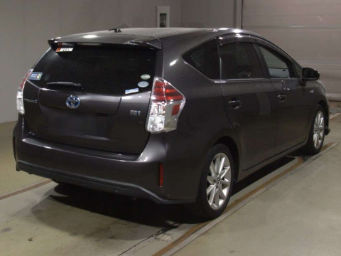 2016 Toyota Prius alpha ZVW41W[1]